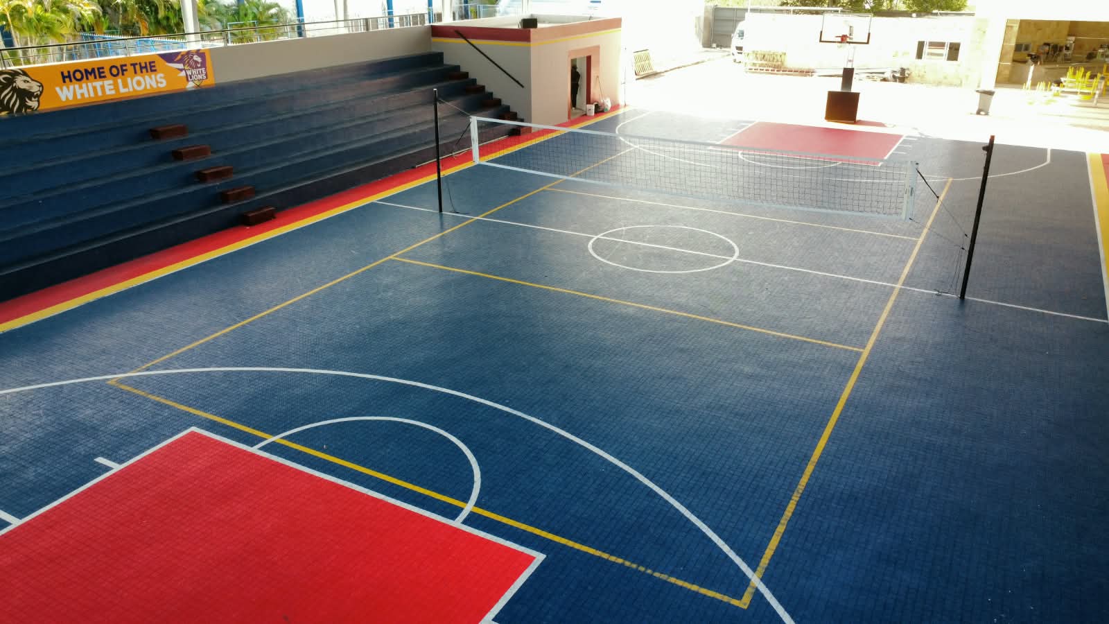 Renovación de gimnasio y pádel del Bavaro Bilingual School — Cancha multideportiva techada