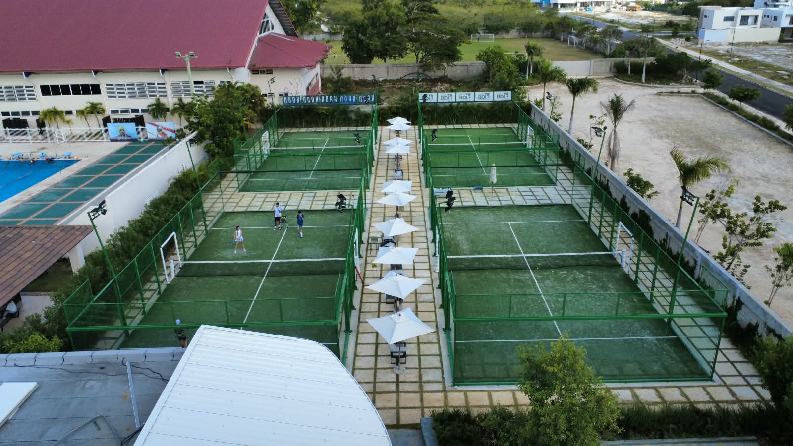 Canchas de pádel de Heritage — Canchas de pádel, vistas aéreas