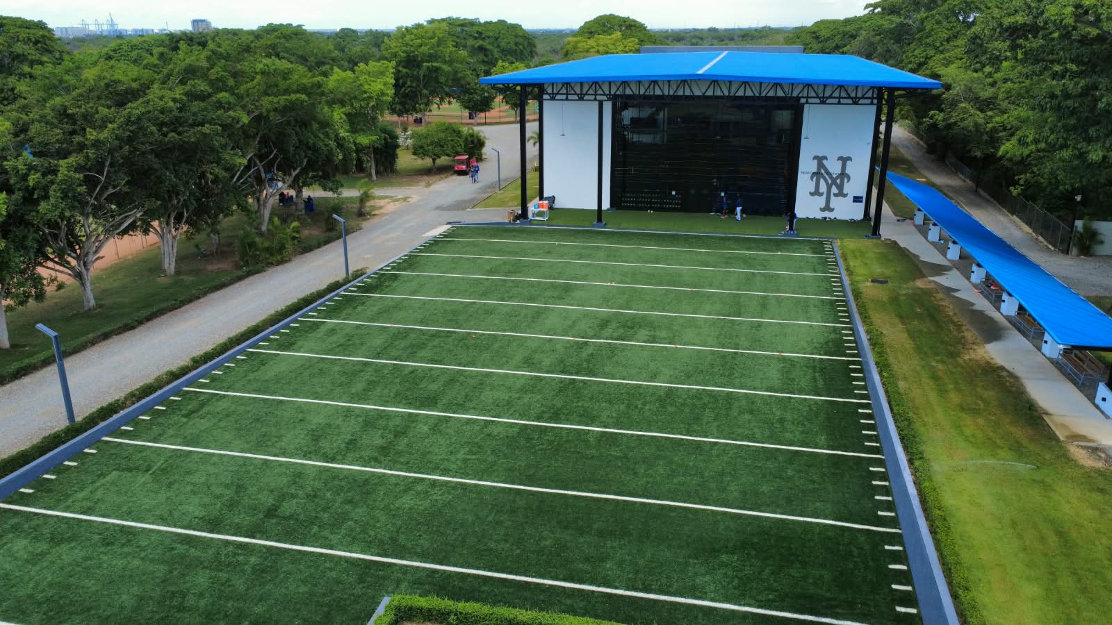 Campo de agilidad, jaulas de bateo y pisos de los New York Mets