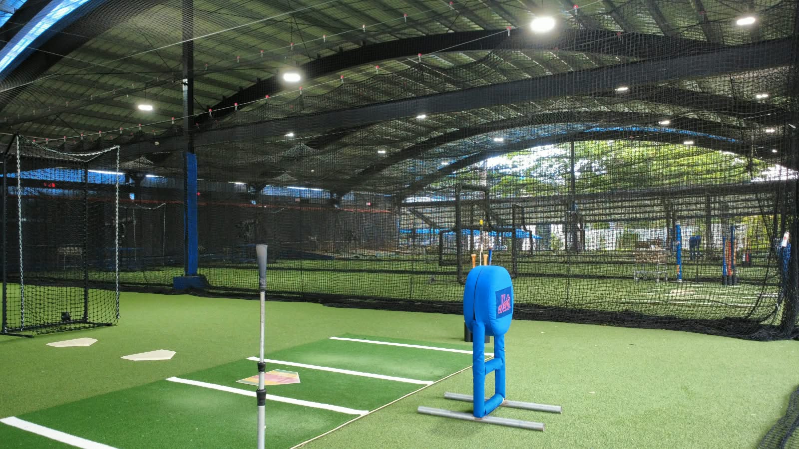 Campo de agilidad, jaulas de bateo y pisos de los New York Mets — Jaulas de bateo